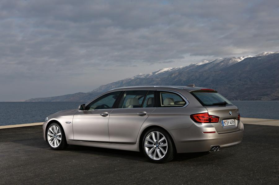  BMW 5-Series Touring 2011 года  (фото 16 из 59)